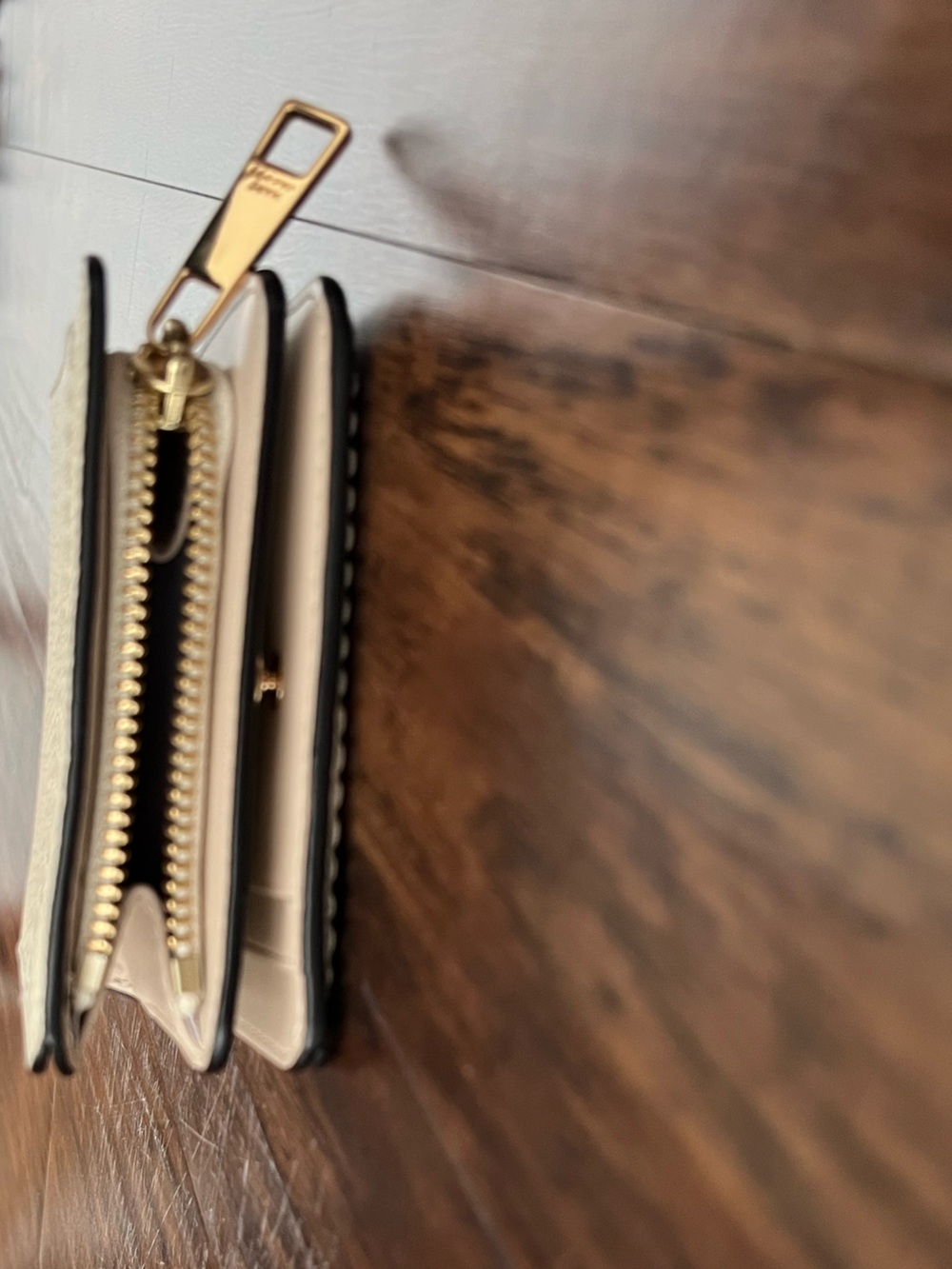 Marc Jacobs Mini Compact Cream Pebbled Leather Zip Card Wallet, Gold Hardware - Picture 7 of 11